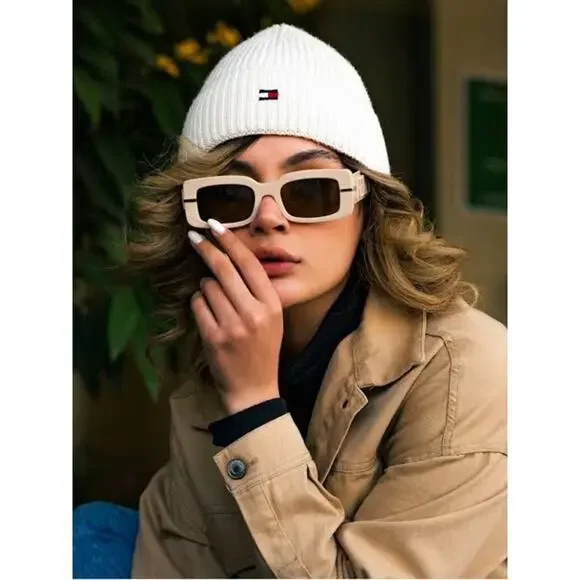 New! Fendi FE40133I 57E Fendigraphy Beige LogoArm  Sunglasses Authentic - Picture 4 of 12